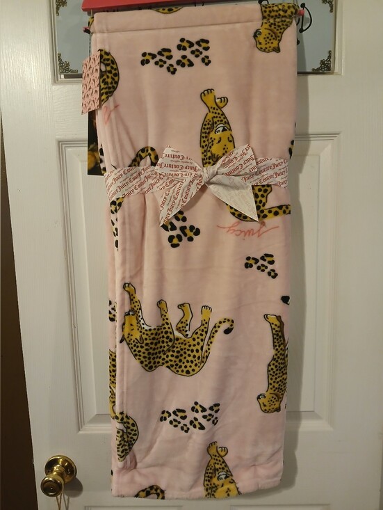 Juicy Couture Other - Juicy Couture NWT 60 ×70 Inch Plush Leopard Throw